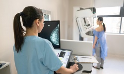 انجام ماموگرافی و عوارض جانبی آن: ماموگرافی غربالگری، تشخیصی 