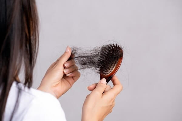 علت ریزش مو در شیمی درمانی