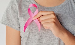 درمان سرطان سینه؛ انواع راه‌های تشخیص و درمان